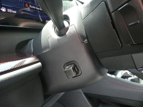 Certified 2025 Chevrolet Traverse RS FWD image 30