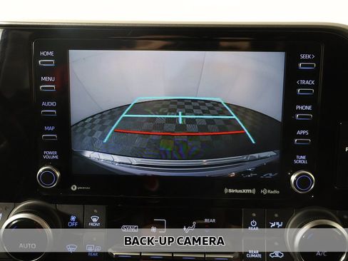 Used 2021 Toyota Highlander XLE image 6