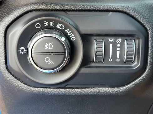 Used 2020 Jeep Gladiator Overland AWD/4WD image 24