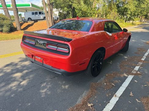 Used 2018 Dodge Challenger SXT w/ Blacktop Package image 8