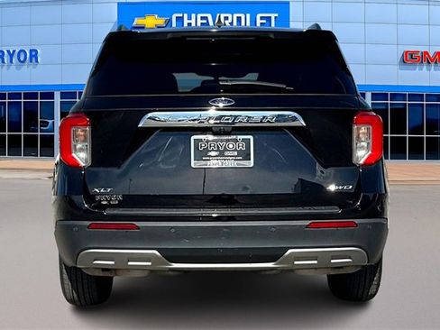 Used 2022 Ford Explorer XLT w/ Equipment Group 202A image 6