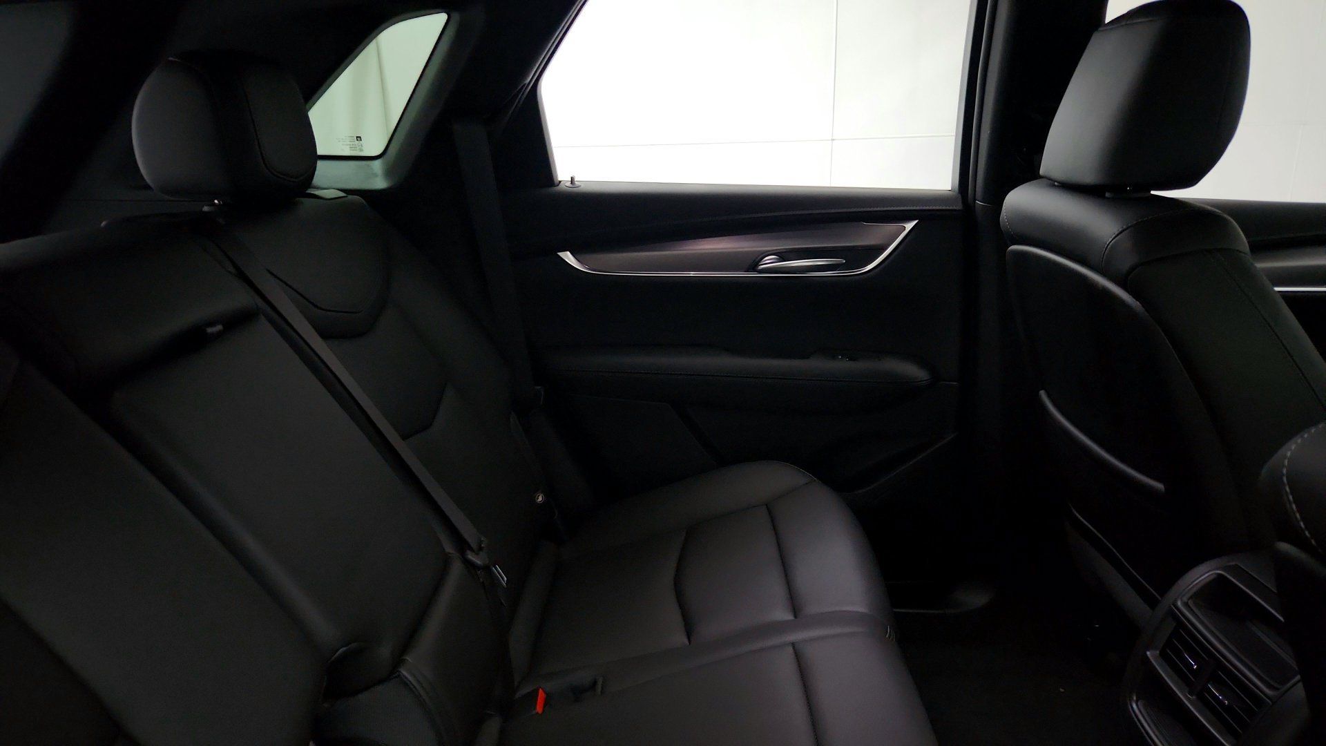 Certified 2024 Cadillac XT5 Luxury w/ LPO, Floor Liner Package AWD/4WD image 27