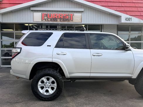 Used 2022 Toyota 4Runner SR5 Premium AWD/4WD image 10