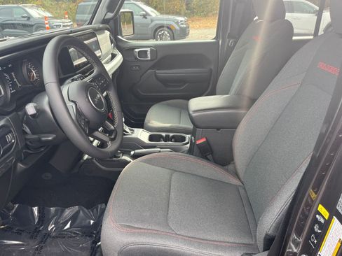 Used 2025 Jeep Wrangler Unlimited Rubicon image 23