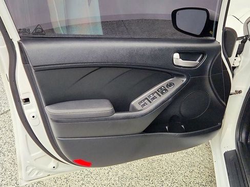 Used 2017 Kia Forte LX FWD image 10