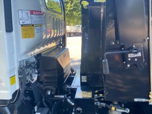 Used 2024 Isuzu NPR image 9