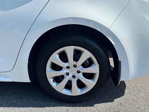Used 2025 Toyota Corolla LE FWD image 9