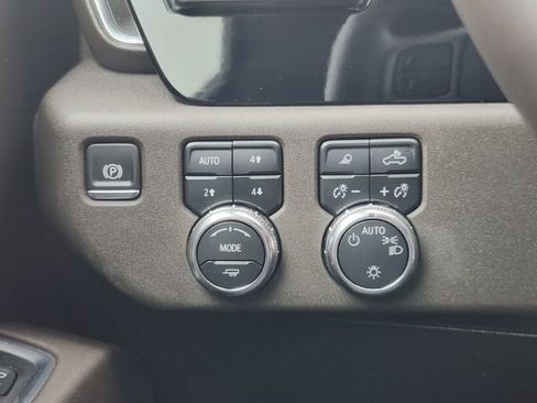 Used 2024 GMC Sierra 1500 SLE w/ Preferred Package image 18