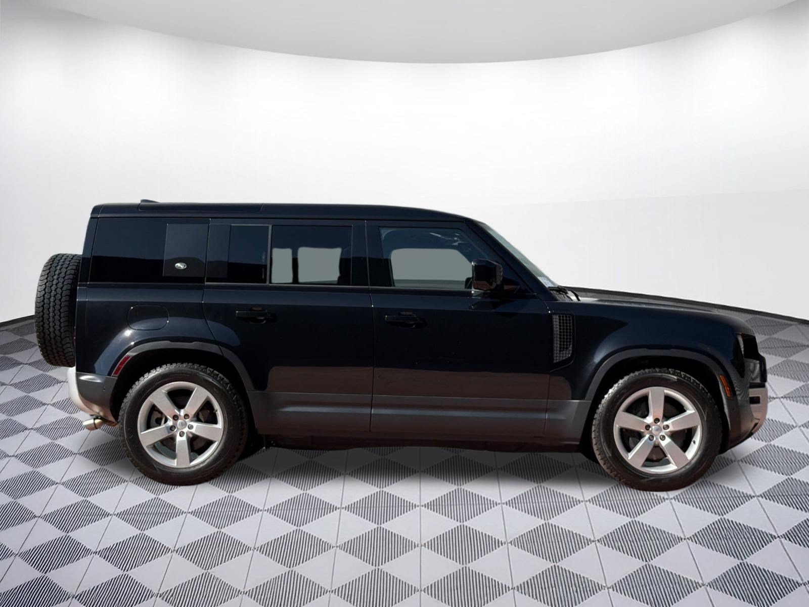 Used 2024 Land Rover Defender 110 SE AWD/4WD image 8