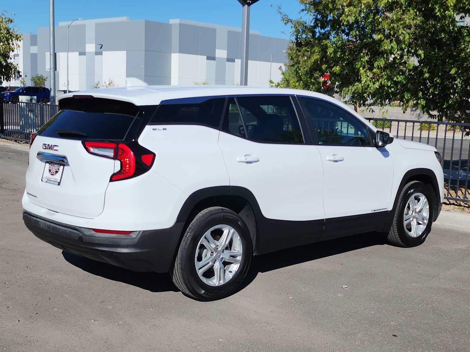 Used 2024 GMC Terrain SLE FWD image 8