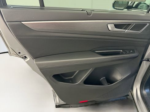 Used 2025 Volkswagen Atlas Cross Sport SE image 27