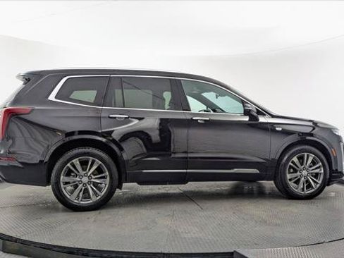 Used 2025 Cadillac XT6 Premium Luxury FWD image 9