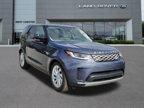 Used 2025 Land Rover Discovery S image 2