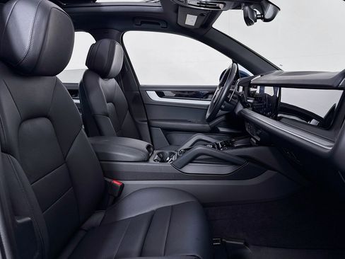 Used 2024 Porsche Cayenne image 6