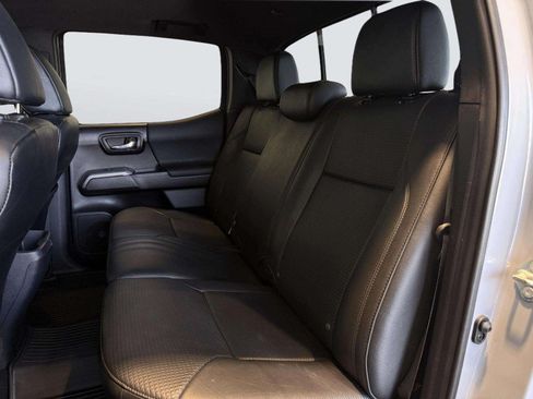 Used 2019 Toyota Tacoma TRD Off-Road AWD/4WD image 32