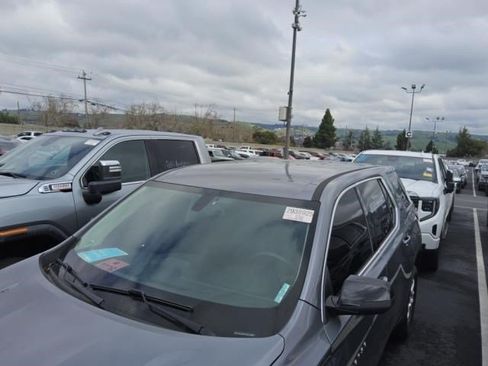 Used 2021 Chevrolet Traverse LS FWD image 12