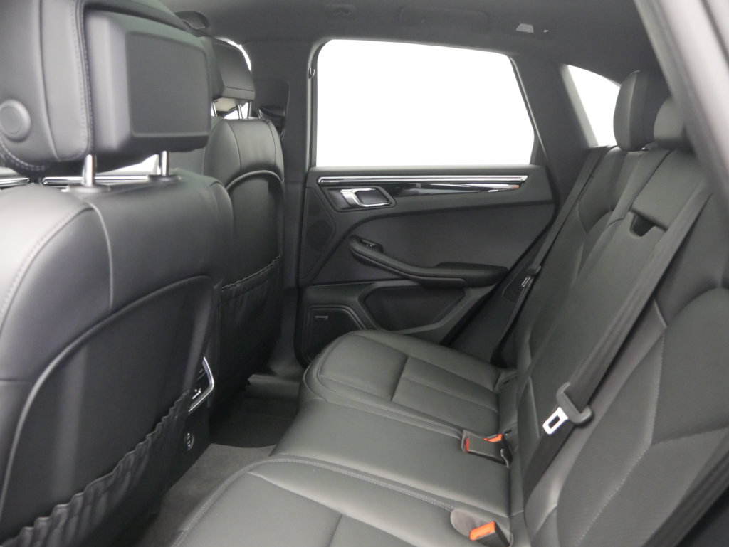 Certified 2026 Porsche Macan AWD/4WD image 21