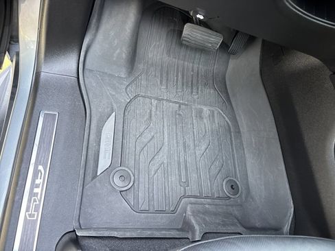 Used 2023 GMC Yukon AT4 image 31