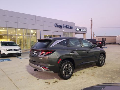 New 2026 Hyundai Tucson Blue SE w/ Tow & Go Package AWD/4WD image 7