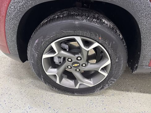 Used 2025 Chevrolet Trax LT w/ Driver Confidence Package image 8