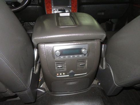 Used 2013 Chevrolet Avalanche LTZ image 37