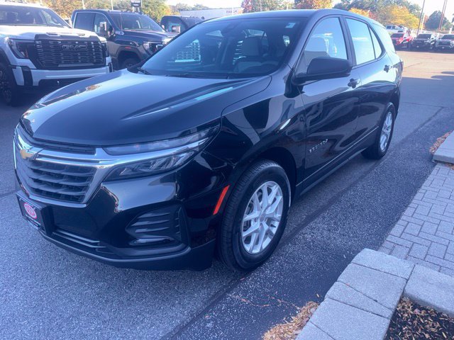 Used 2024 Chevrolet Equinox LS w/ Driver Confidence II Package AWD/4WD image 3