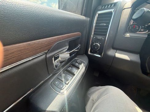 Used 2017 RAM 1500 Laramie RWD image 12