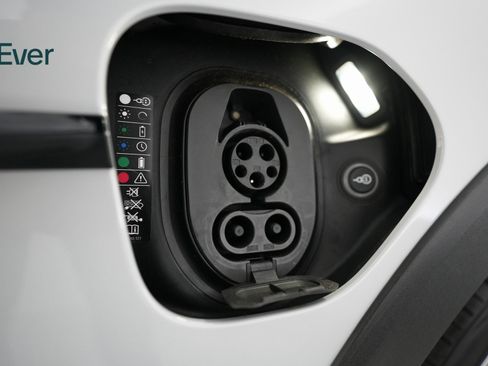 Used 2022 Porsche Taycan 4 Cross Turismo image 25