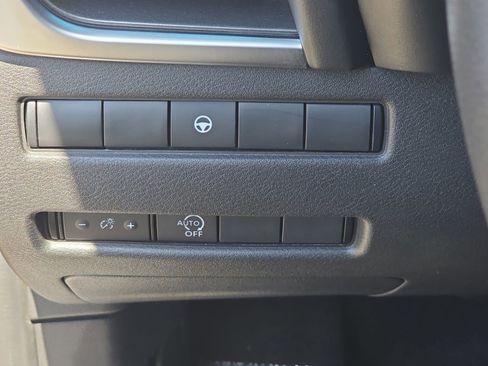 Used 2023 Nissan Rogue SV image 28