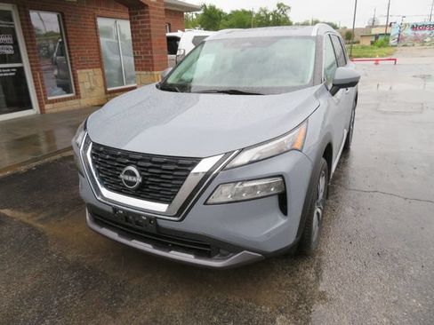 Used 2023 Nissan Rogue SL w/ SL Premium Package FWD image 2