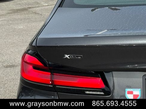 Used 2022 BMW 530i xDrive w/ Premium Package image 32