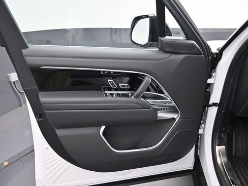 New 2025 Land Rover Range Rover SE image 23
