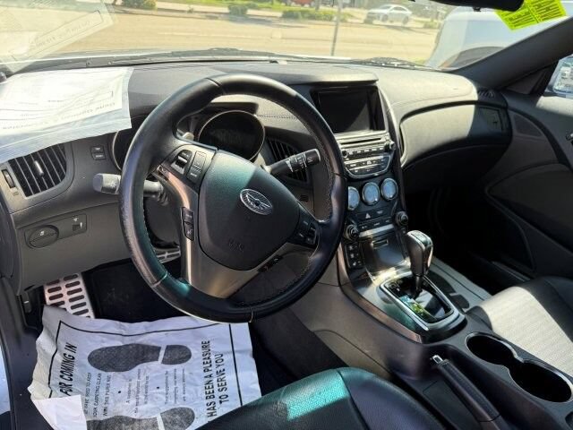 Used 2016 Hyundai Genesis Coupe 3.8 RWD image 14