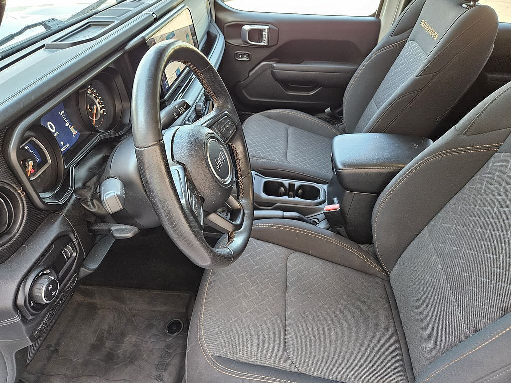 Used 2024 Jeep Gladiator Mojave w/ Safety Group AWD/4WD image 9
