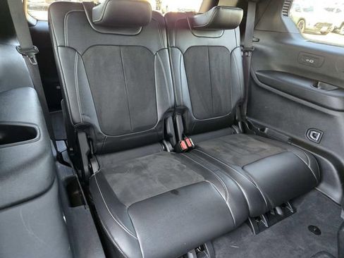 Used 2023 Jeep Grand Cherokee L Laredo image 14