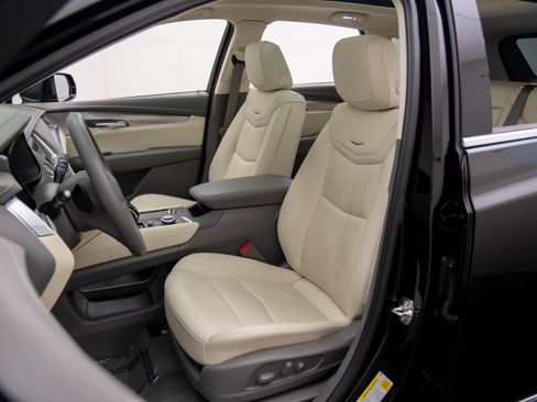 Certified 2025 Cadillac XT5 Premium Luxury w/ LPO, Floor Liner Package AWD/4WD image 15