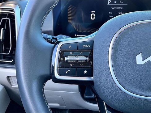 Certified 2025 Kia Sorento EX w/ Panoramic Sunroof Package image 20