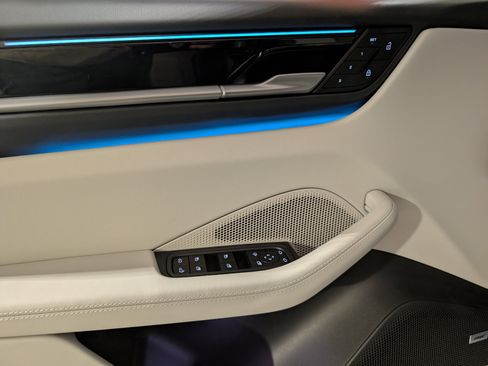 New 2026 Porsche Macan 4 Electric AWD/4WD image 18