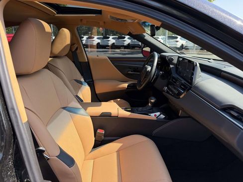 Used 2025 Lexus ES 350 w/ Technology Package FWD image 15