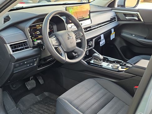 New 2026 Mitsubishi Outlander SE AWD/4WD image 12