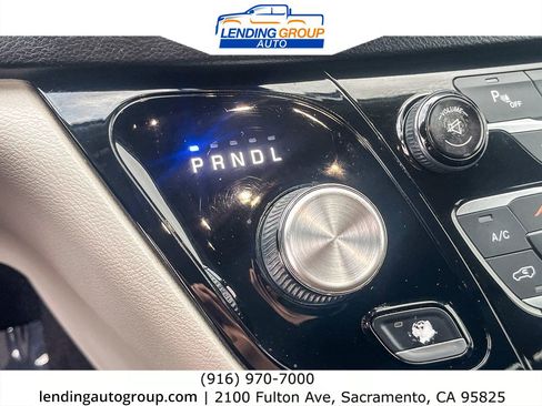 Used 2017 Chrysler Pacifica Touring-L image 18