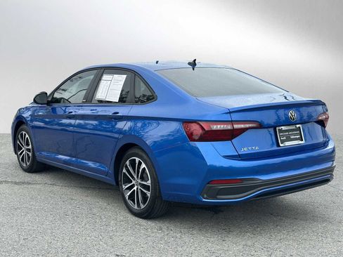 Used 2024 Volkswagen Jetta Sport image 3