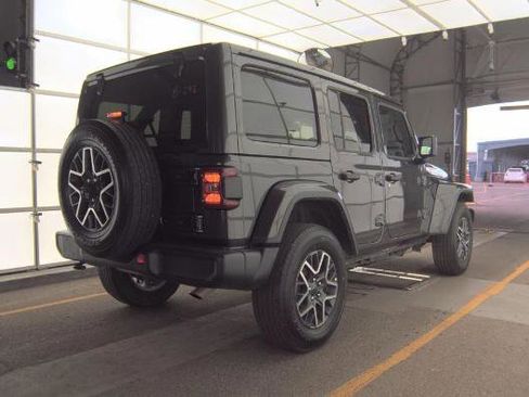 Used 2025 Jeep Wrangler Unlimited Sahara AWD/4WD image 2