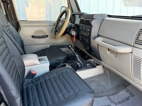 Used 2005 Jeep Wrangler Unlimited AWD/4WD image 12