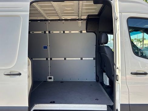 Used 2025 Mercedes-Benz Sprinter 2500 image 33