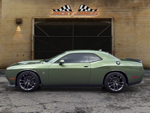 Used 2021 Dodge Challenger R/T Scat Pack RWD image 3