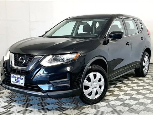 Used 2018 Nissan Rogue S image 2
