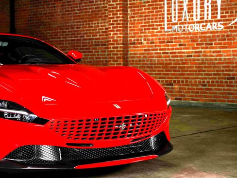 Used 2021 Ferrari Roma image 12