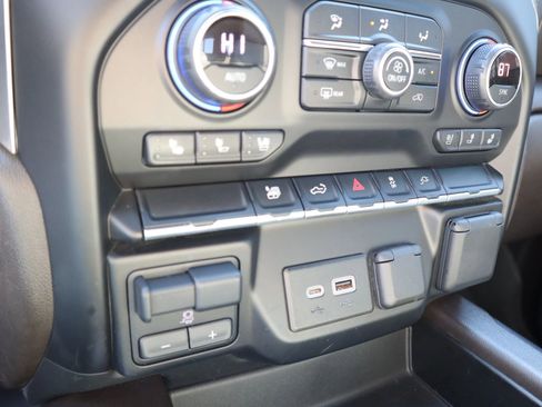 Used 2021 Chevrolet Silverado 2500 LTZ w/ LTZ Convenience Package image 19