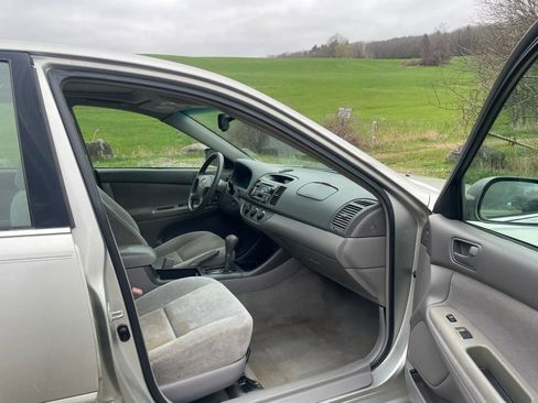 Used 2004 Toyota Camry LE FWD image 23